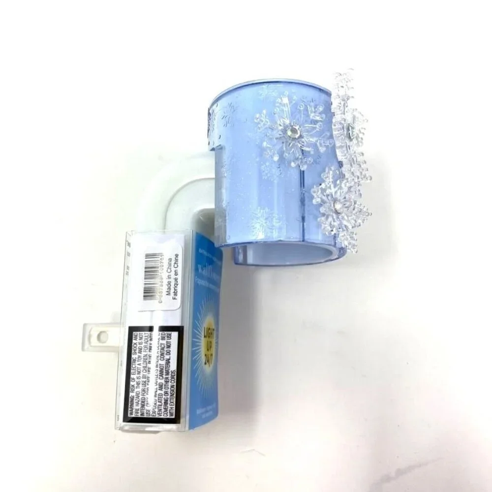 Bath & Body Works Snowflake Wallflower Plug Nightlight Holiday Decor Scent